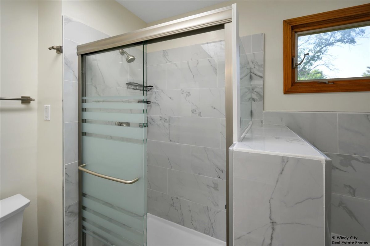590 Woodcrest Court, Carol Stream, IL 60188