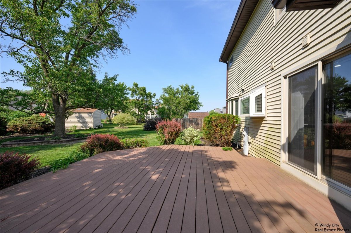 590 Woodcrest Court, Carol Stream, IL 60188