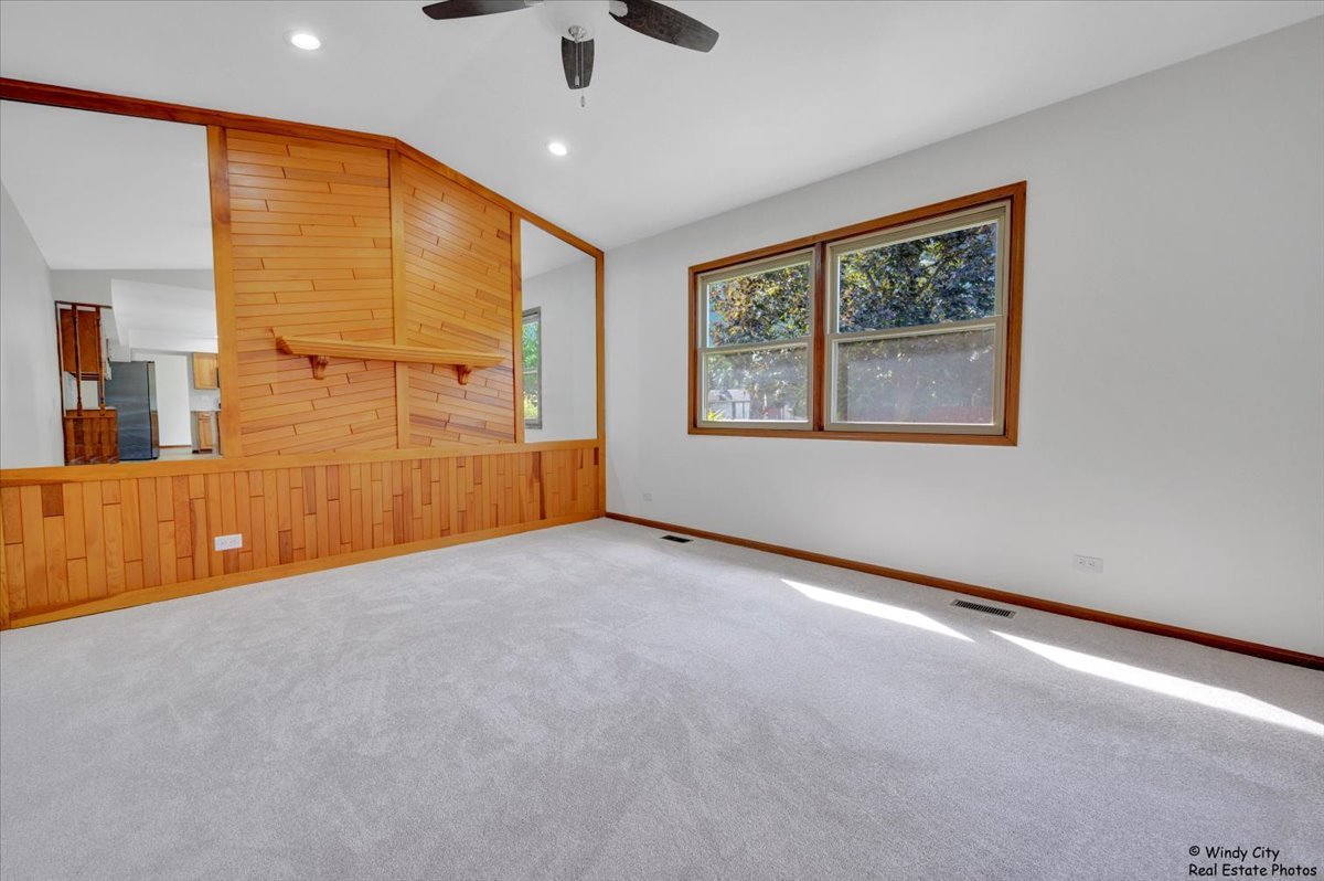 590 Woodcrest Court, Carol Stream, IL 60188