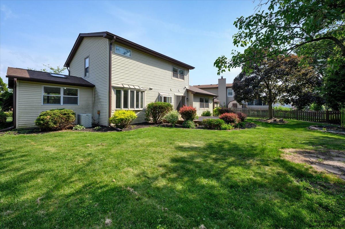 590 Woodcrest Court, Carol Stream, IL 60188