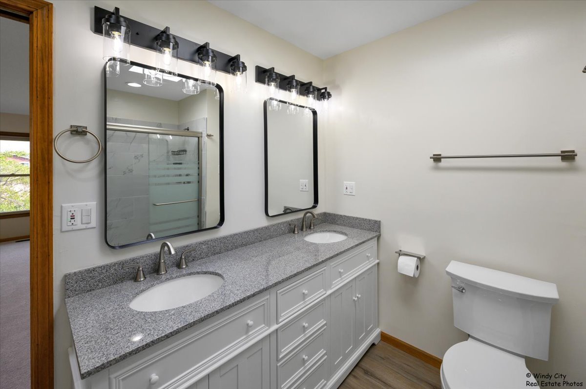 590 Woodcrest Court, Carol Stream, IL 60188