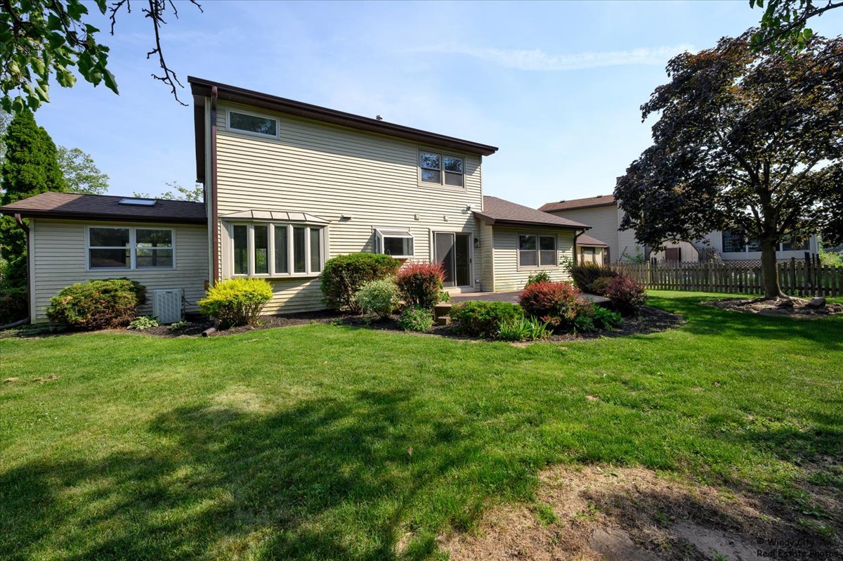 590 Woodcrest Court, Carol Stream, IL 60188