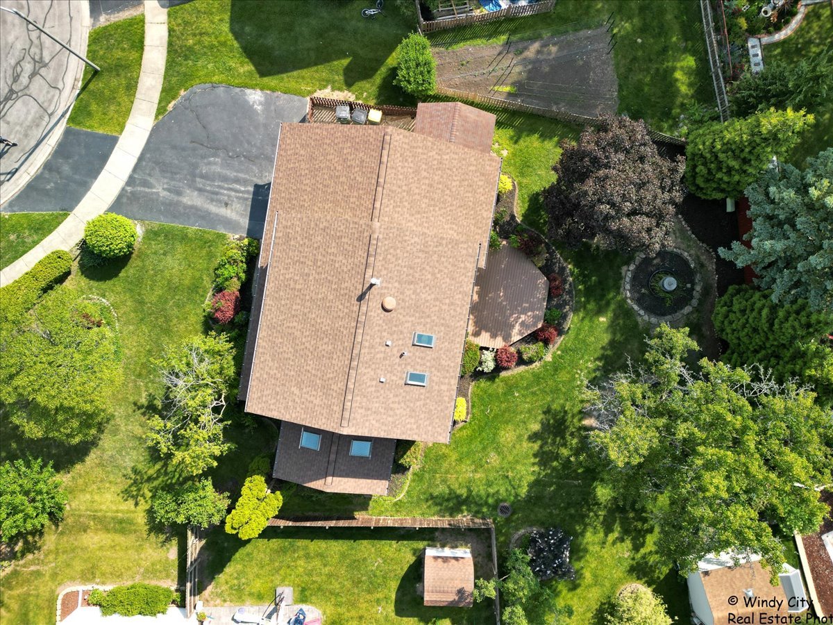 590 Woodcrest Court, Carol Stream, IL 60188