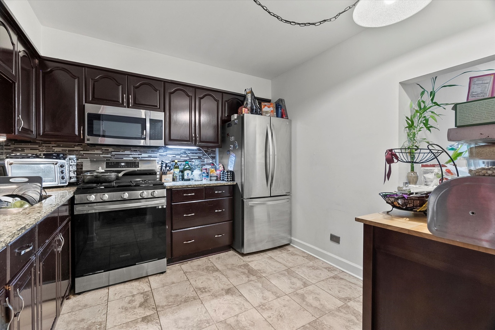 7221 Wolf Road #405B, Indian Head Park, IL 60525
