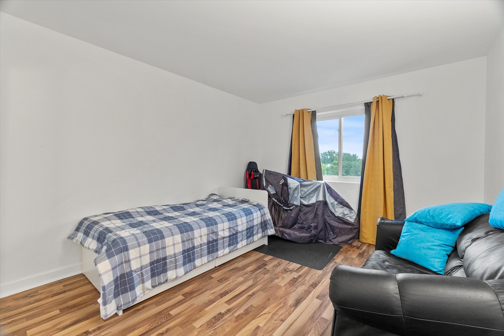 7221 Wolf Road #405B, Indian Head Park, IL 60525
