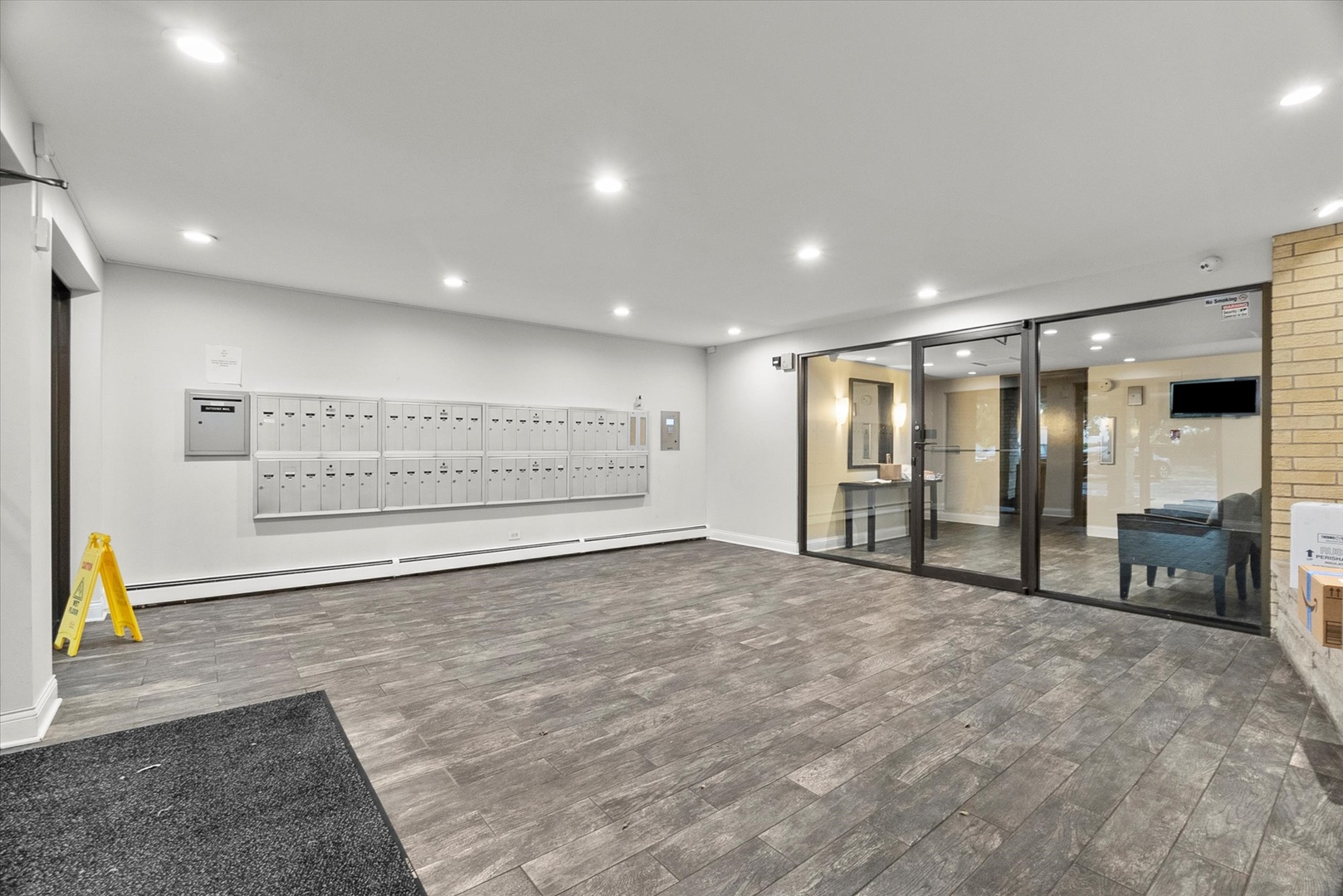 7221 Wolf Road #405B, Indian Head Park, IL 60525