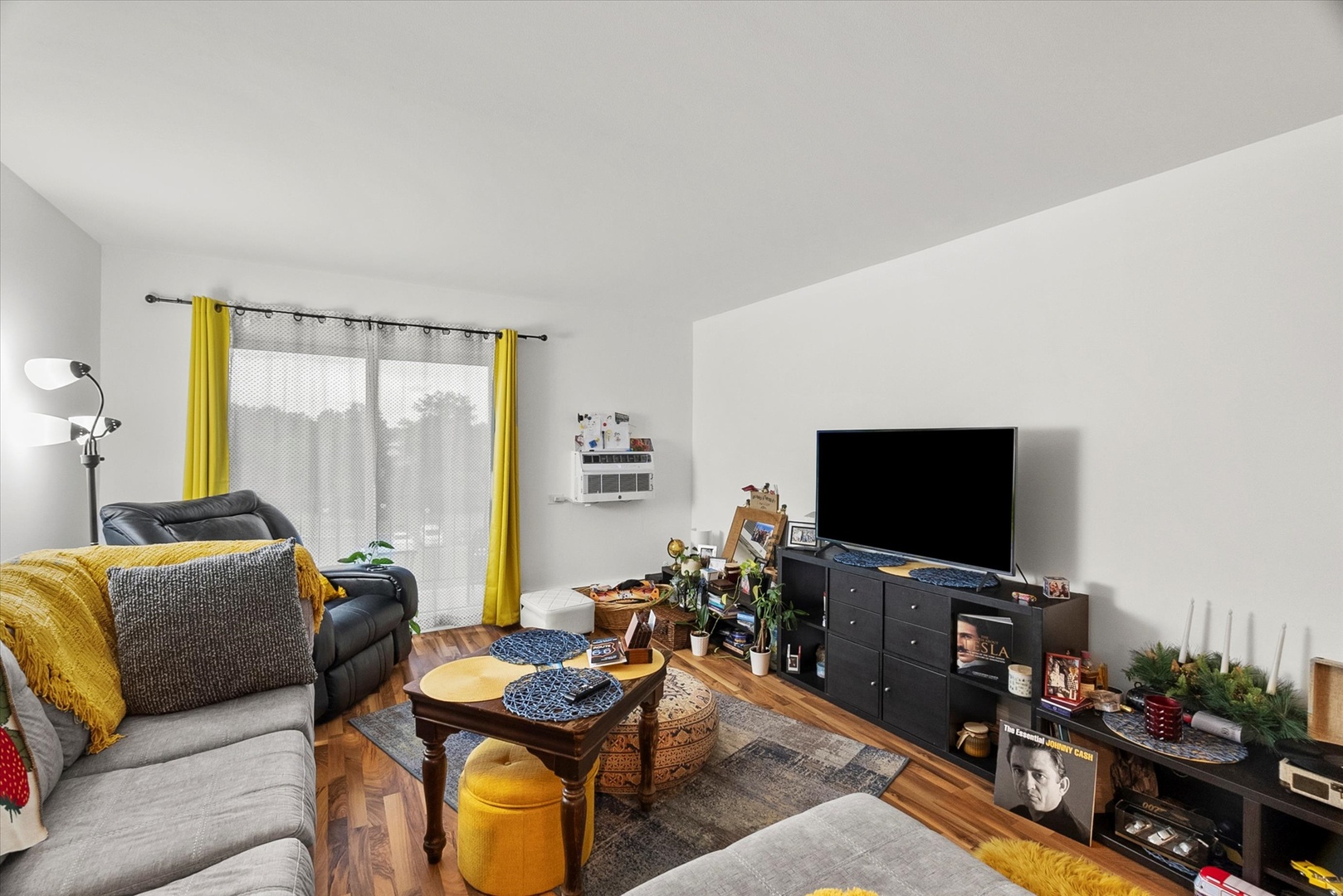7221 Wolf Road #405B, Indian Head Park, IL 60525