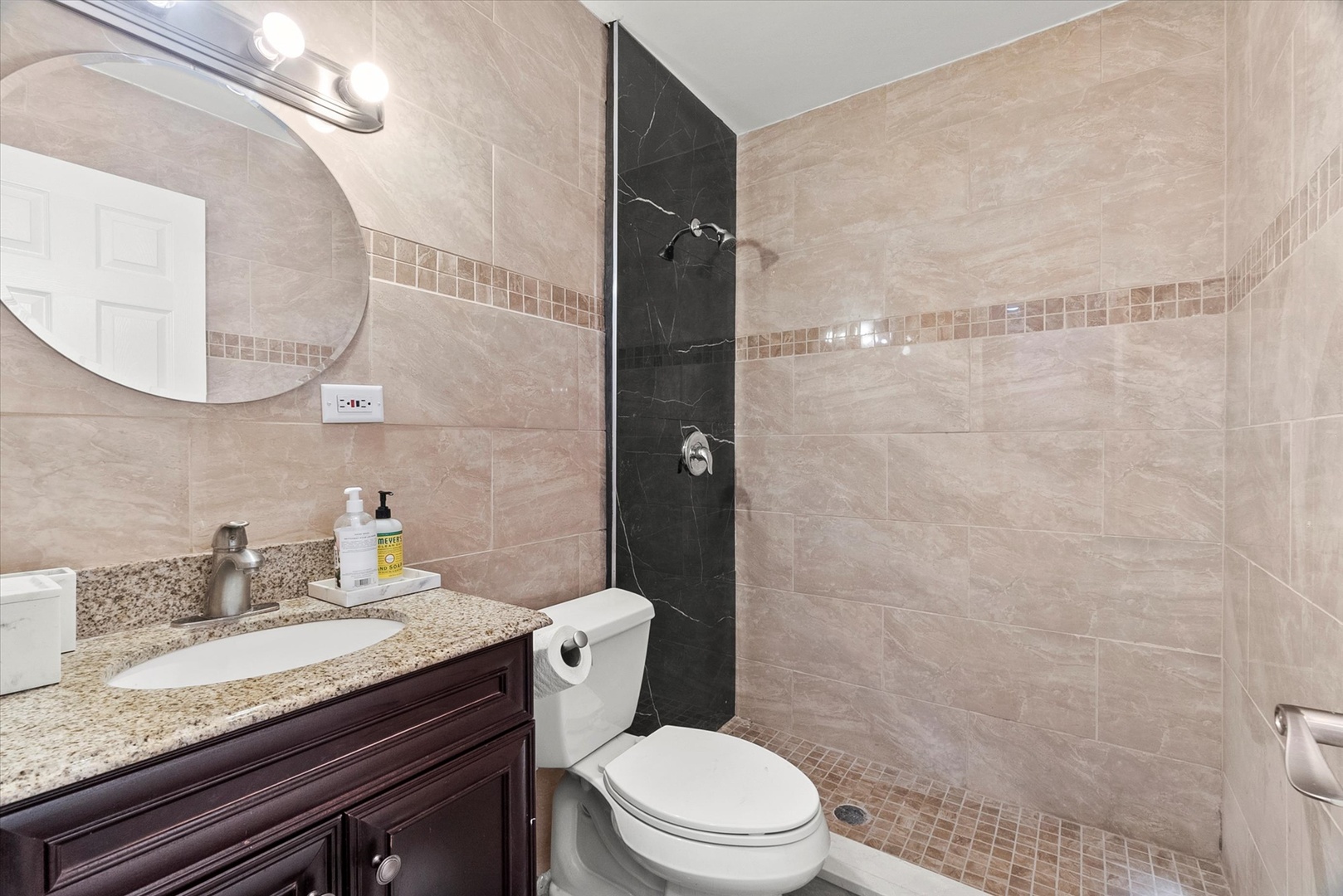 7221 Wolf Road #405B, Indian Head Park, IL 60525