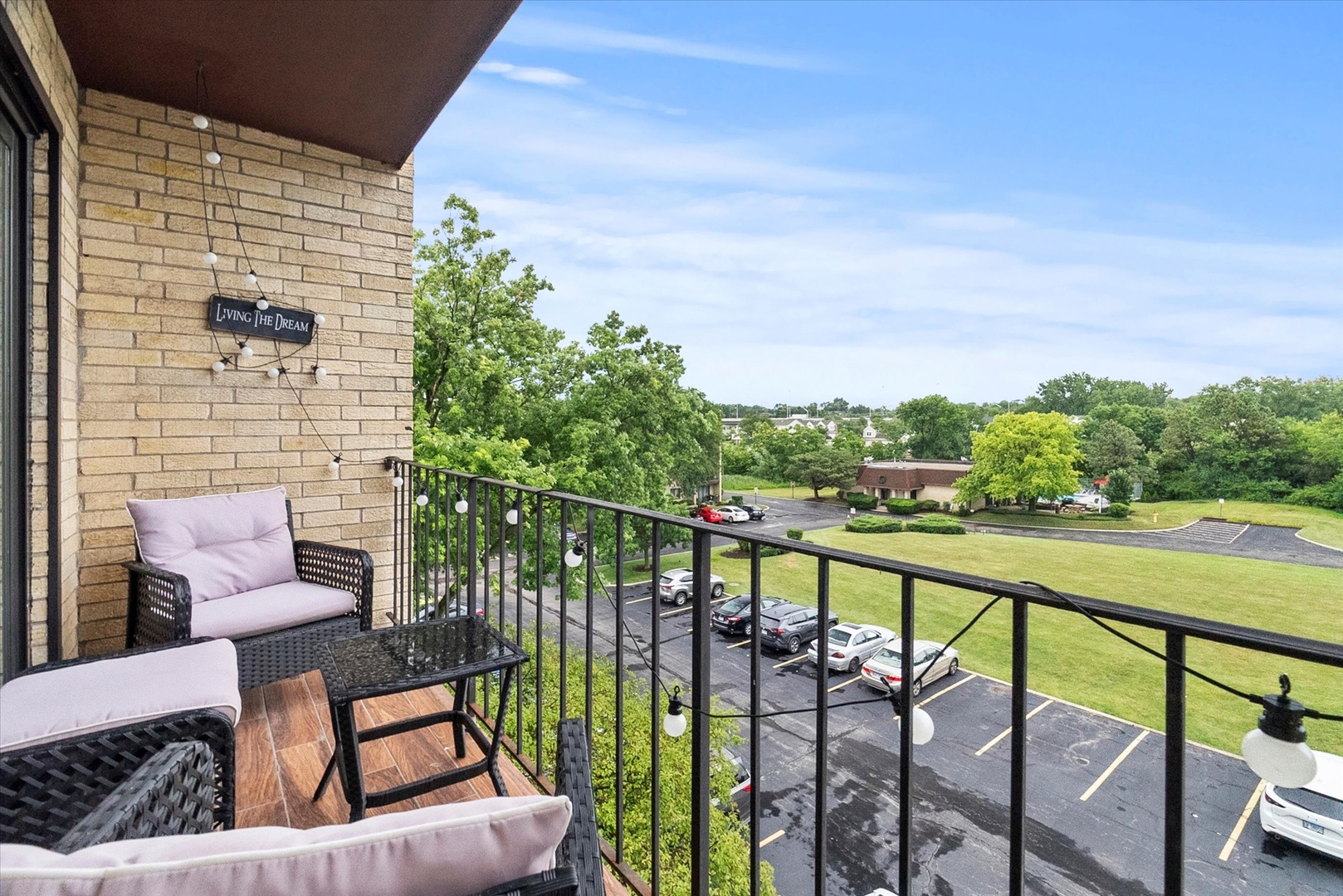 7221 Wolf Road #405B, Indian Head Park, IL 60525