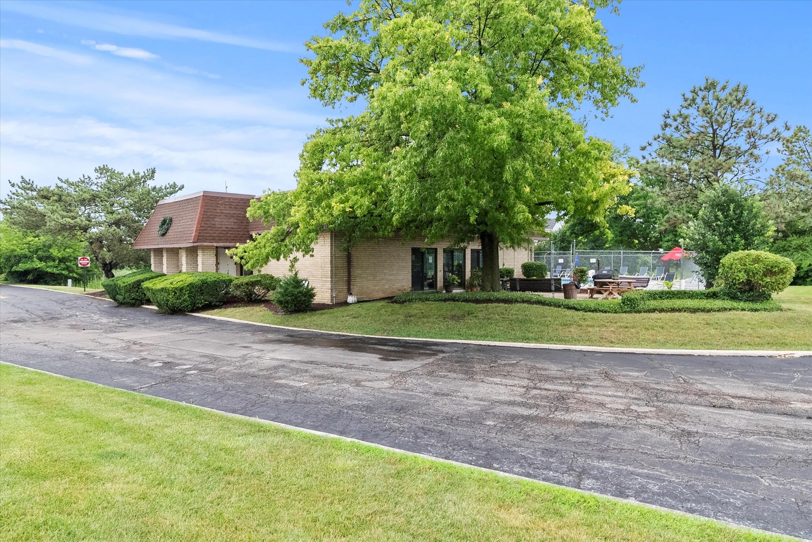 7221 Wolf Road #405B, Indian Head Park, IL 60525