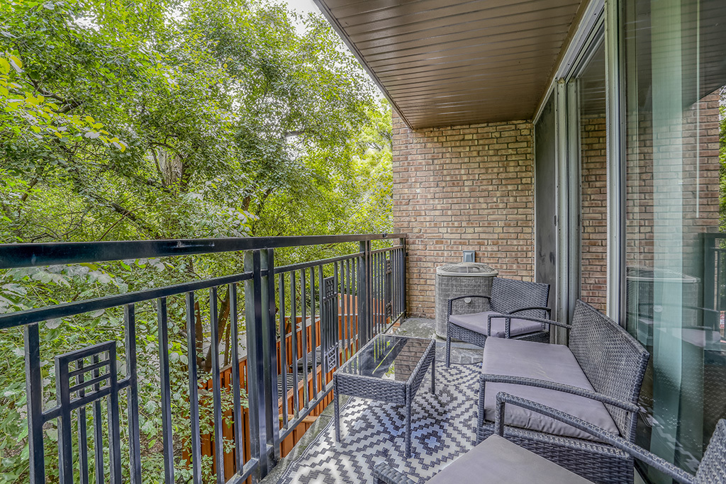 5900 Oakwood Drive #2H, Lisle, IL 60532