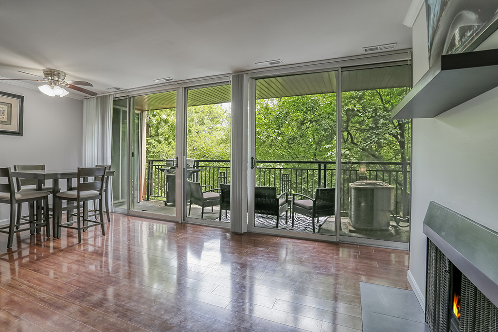 5900 Oakwood Drive #2H, Lisle, IL 60532