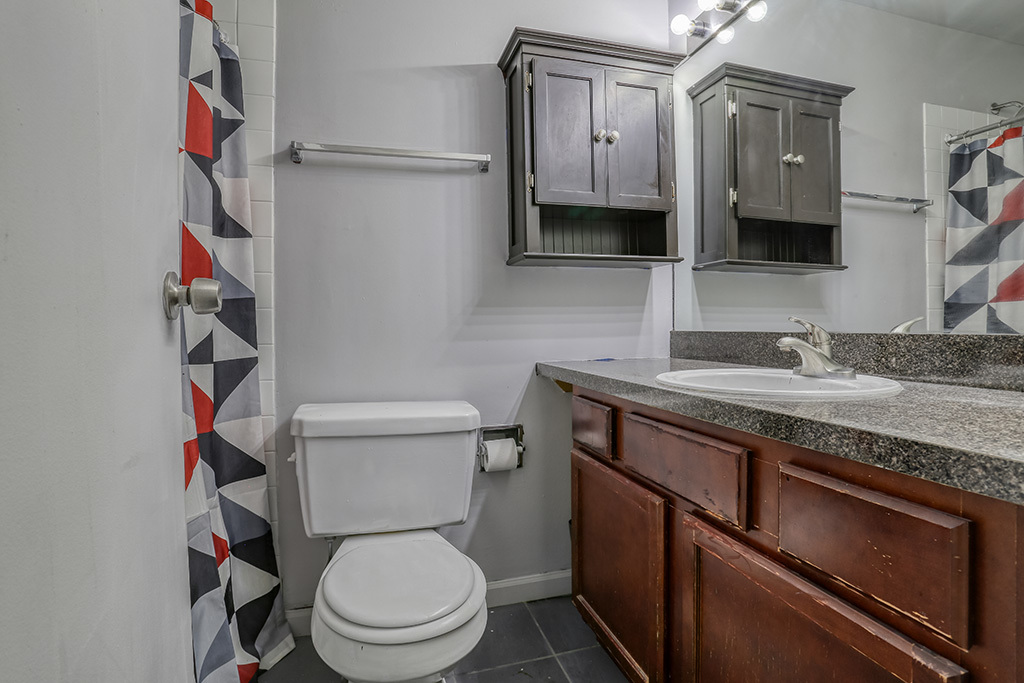 5900 Oakwood Drive #2H, Lisle, IL 60532