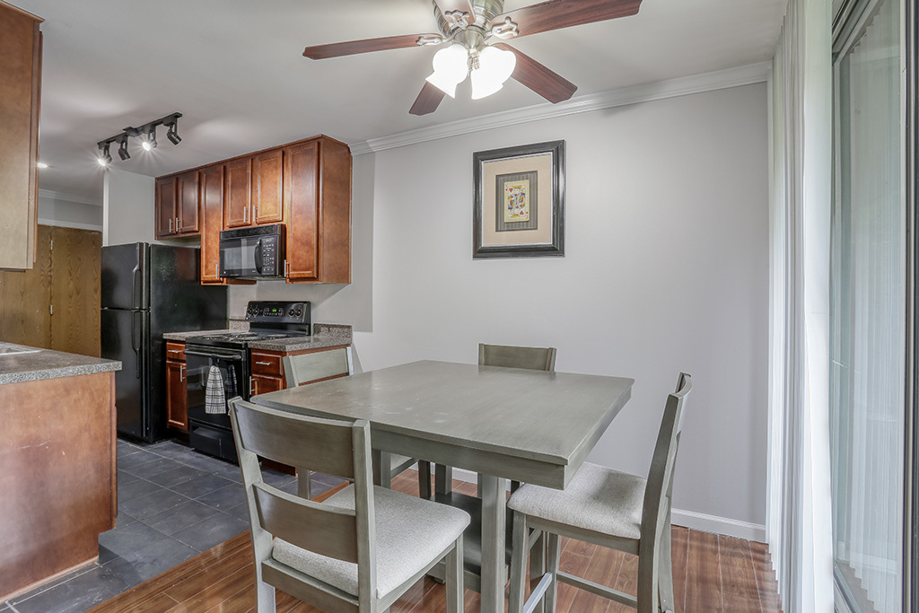 5900 Oakwood Drive #2H, Lisle, IL 60532