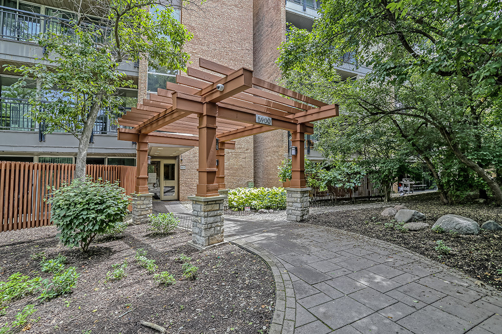 5900 Oakwood Drive #2H, Lisle, IL 60532