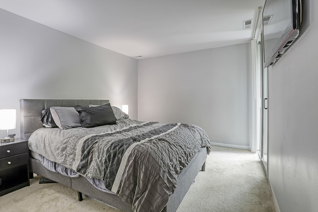 5900 Oakwood Drive #2H, Lisle, IL 60532