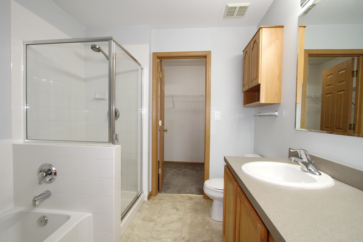 2534 Hillsboro Boulevard #2534, Aurora, IL 60503