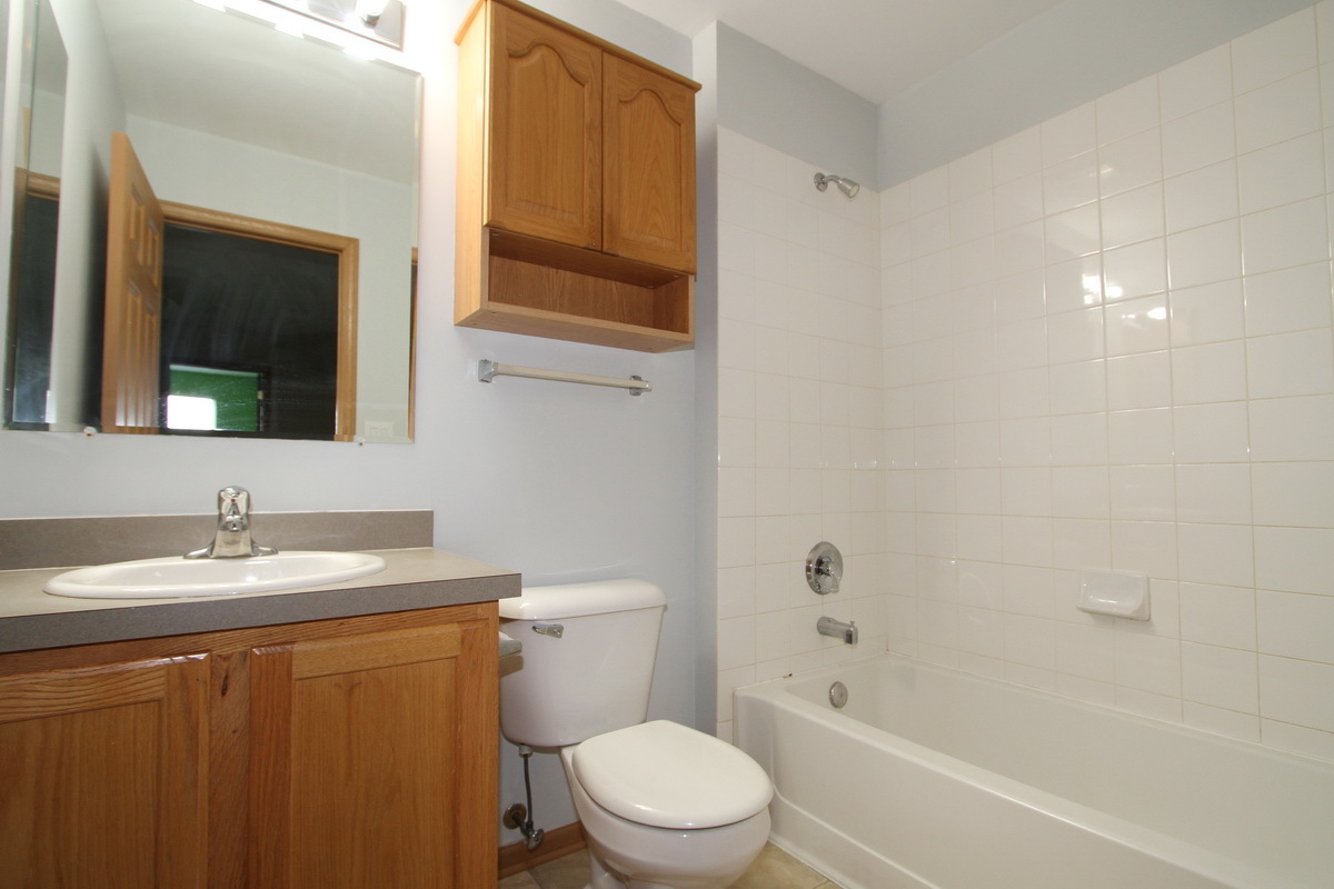 2534 Hillsboro Boulevard #2534, Aurora, IL 60503