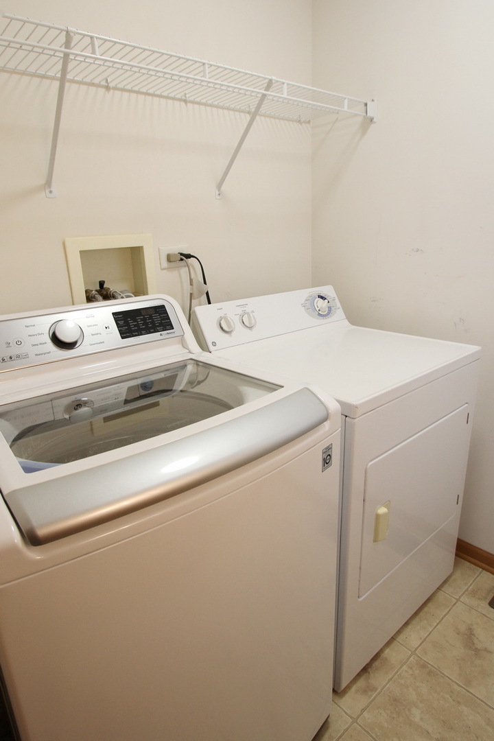 2534 Hillsboro Boulevard #2534, Aurora, IL 60503