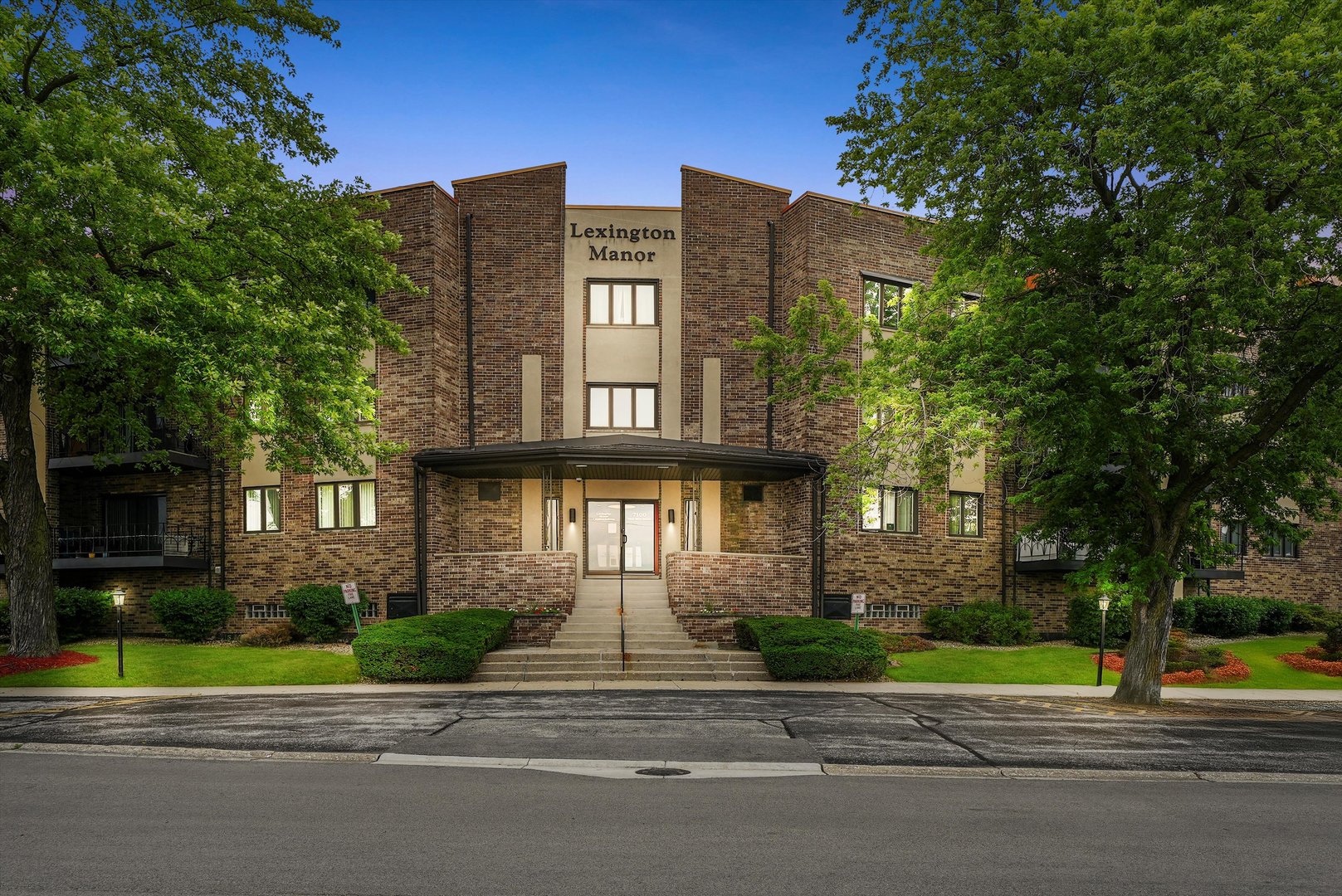 7100 W 95th Street #312, Oak Lawn, IL 60453
