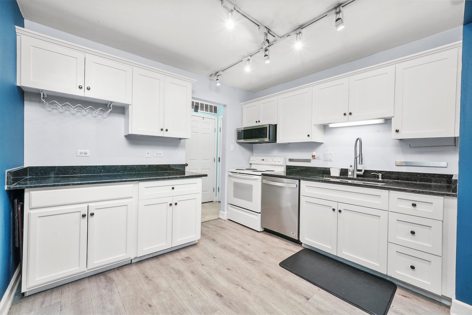 7100 W 95th Street #312, Oak Lawn, IL 60453
