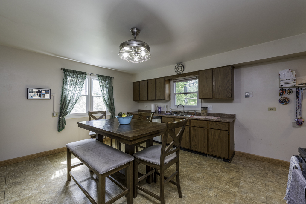 38 S Maple Avenue, Fox Lake, IL 60020