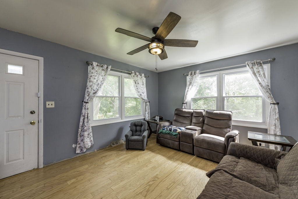 38 S Maple Avenue, Fox Lake, IL 60020