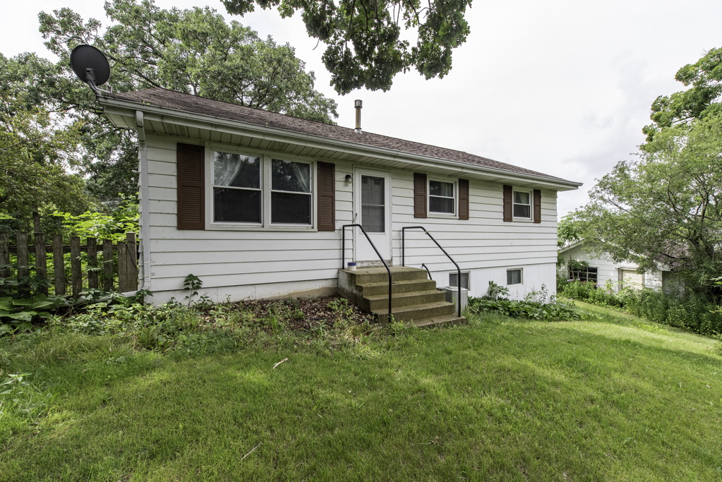 38 S Maple Avenue, Fox Lake, IL 60020
