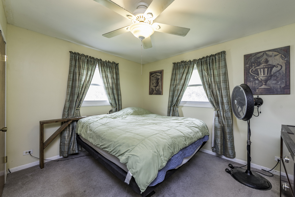 38 S Maple Avenue, Fox Lake, IL 60020
