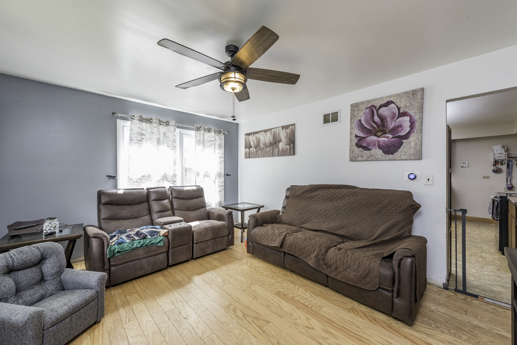 38 S Maple Avenue, Fox Lake, IL 60020