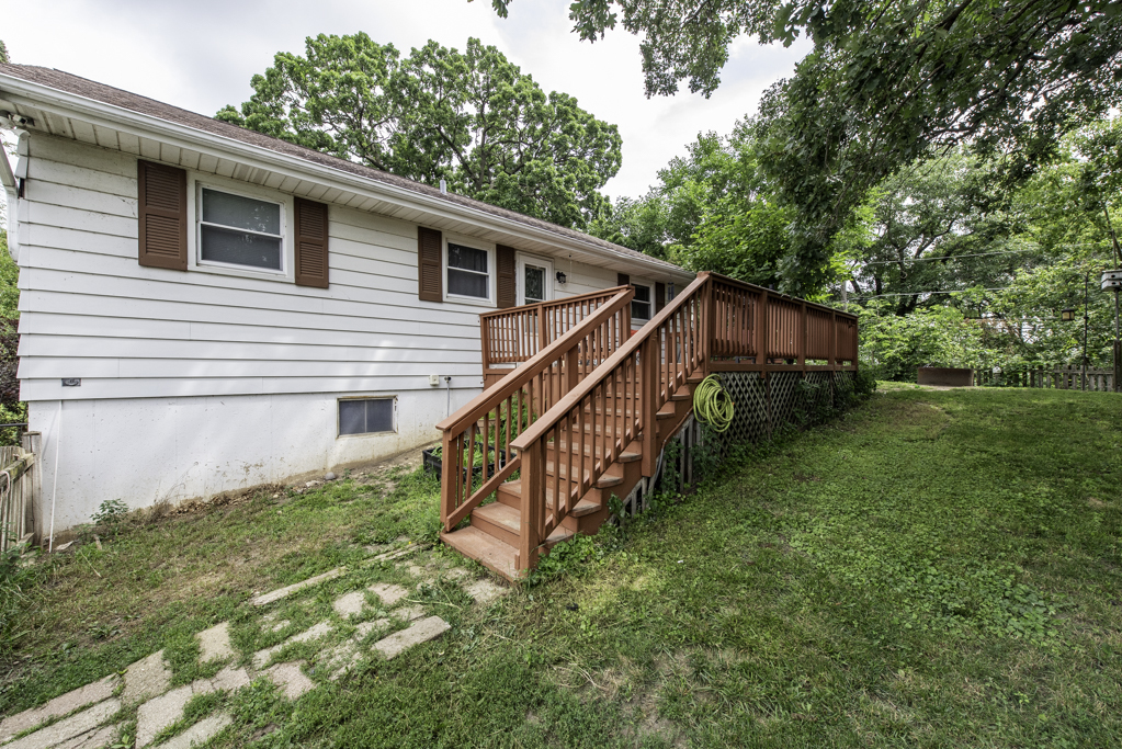 38 S Maple Avenue, Fox Lake, IL 60020