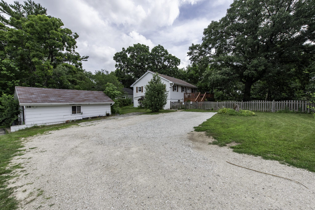 38 S Maple Avenue, Fox Lake, IL 60020