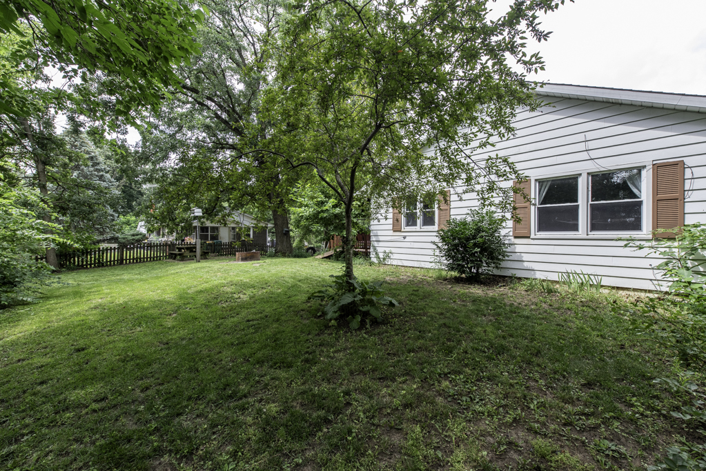 38 S Maple Avenue, Fox Lake, IL 60020