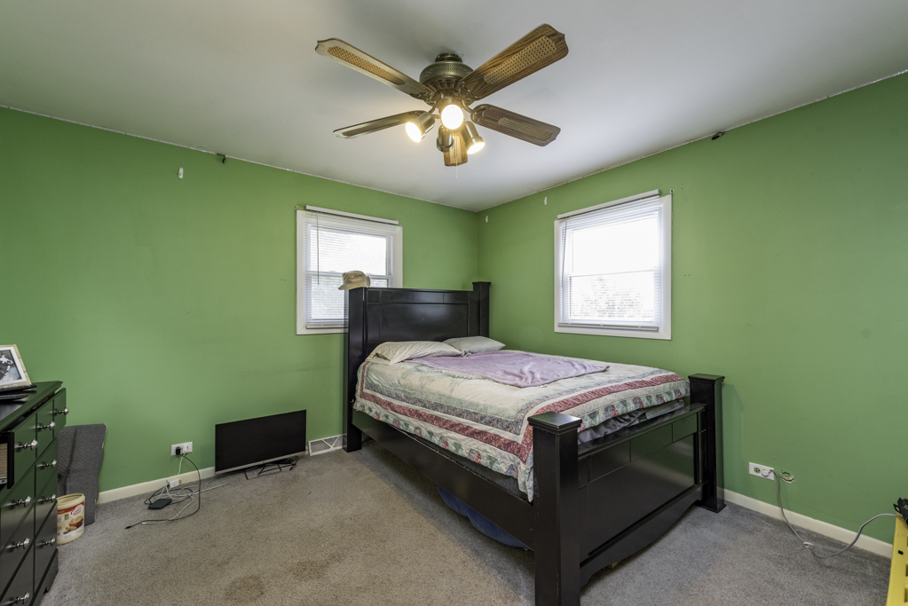 38 S Maple Avenue, Fox Lake, IL 60020
