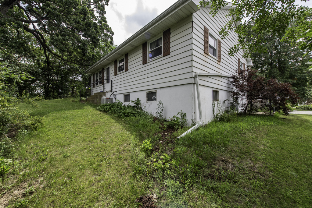 38 S Maple Avenue, Fox Lake, IL 60020