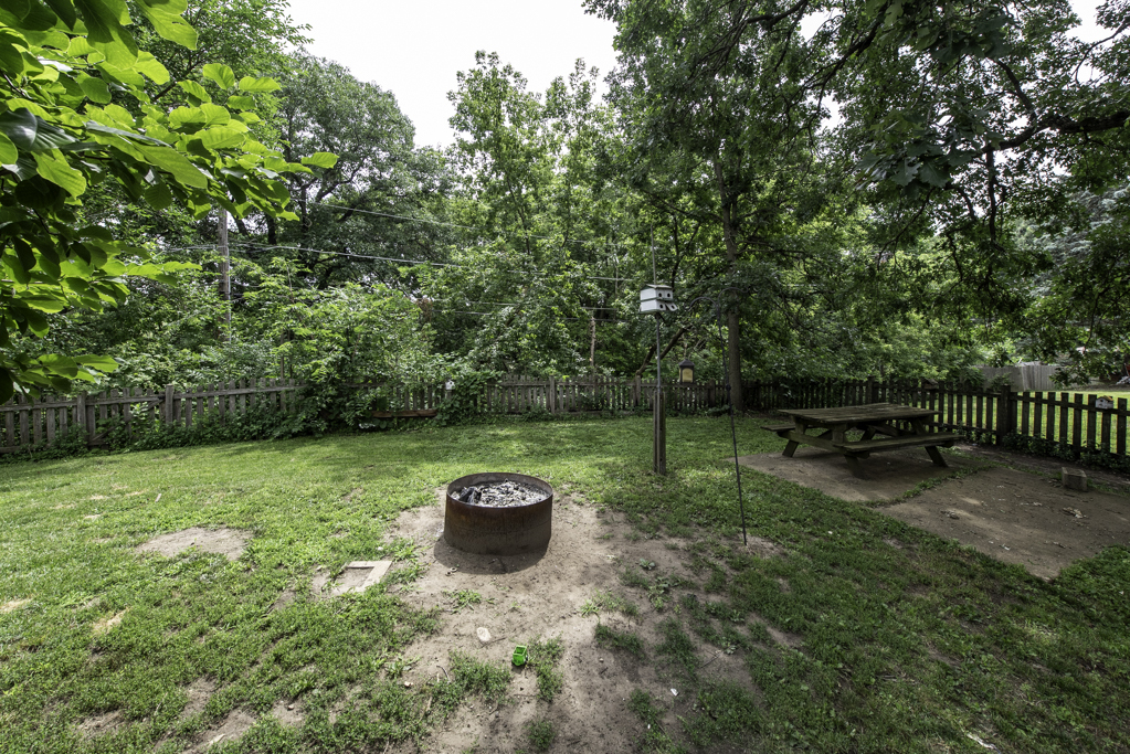 38 S Maple Avenue, Fox Lake, IL 60020