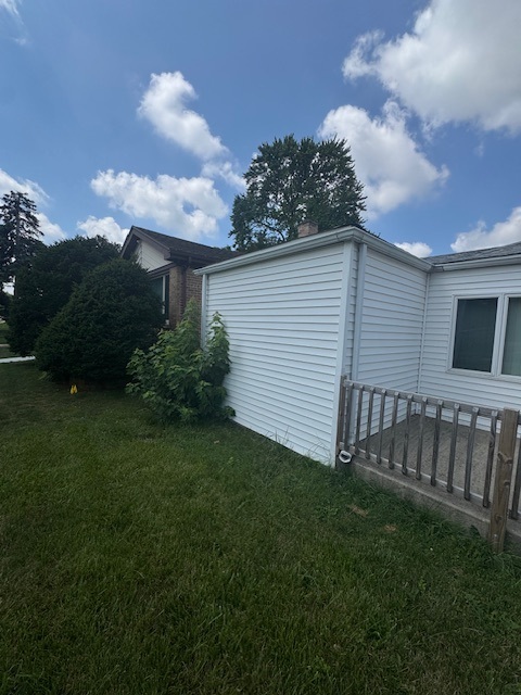 9100 S SAWYER Avenue, Evergreen Park, IL 60805