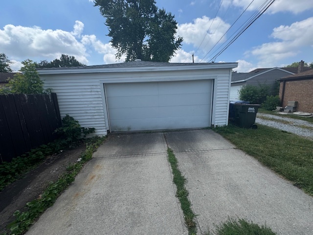 9100 S SAWYER Avenue, Evergreen Park, IL 60805