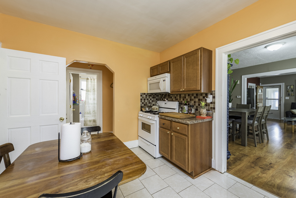 920 S Martin Luther King Jr Avenue, Waukegan, IL 60085