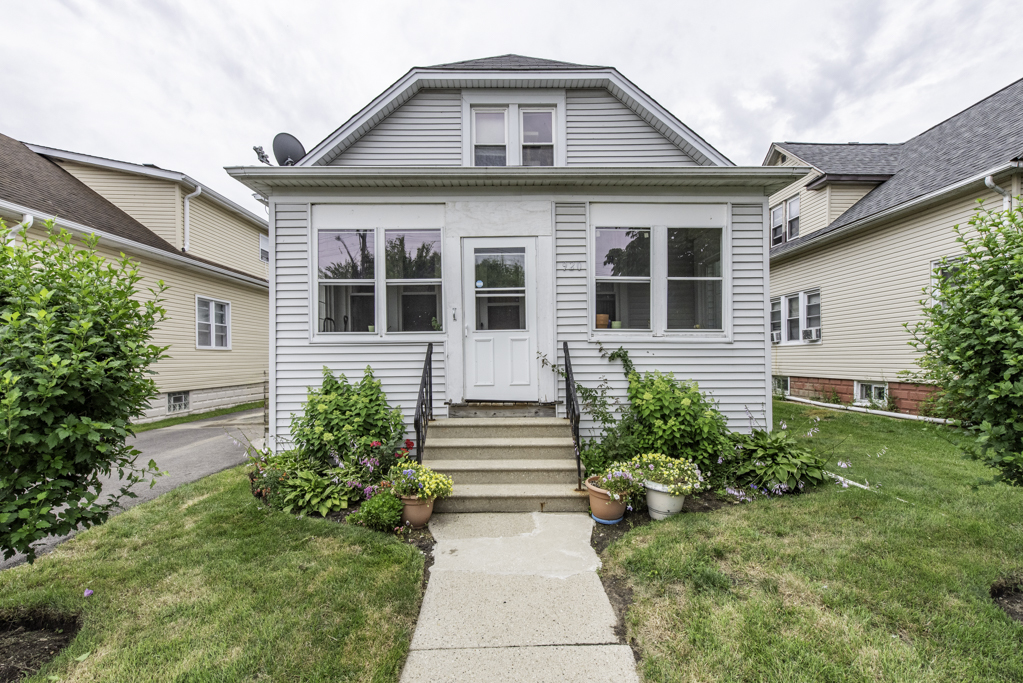920 S Martin Luther King Jr Avenue, Waukegan, IL 60085