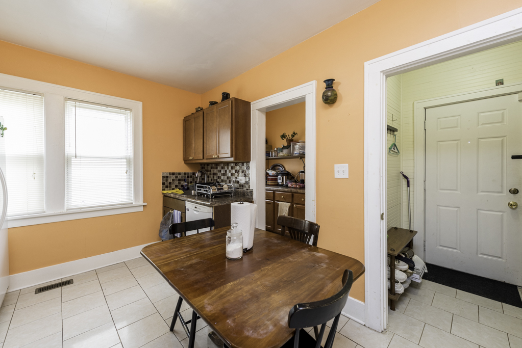 920 S Martin Luther King Jr Avenue, Waukegan, IL 60085