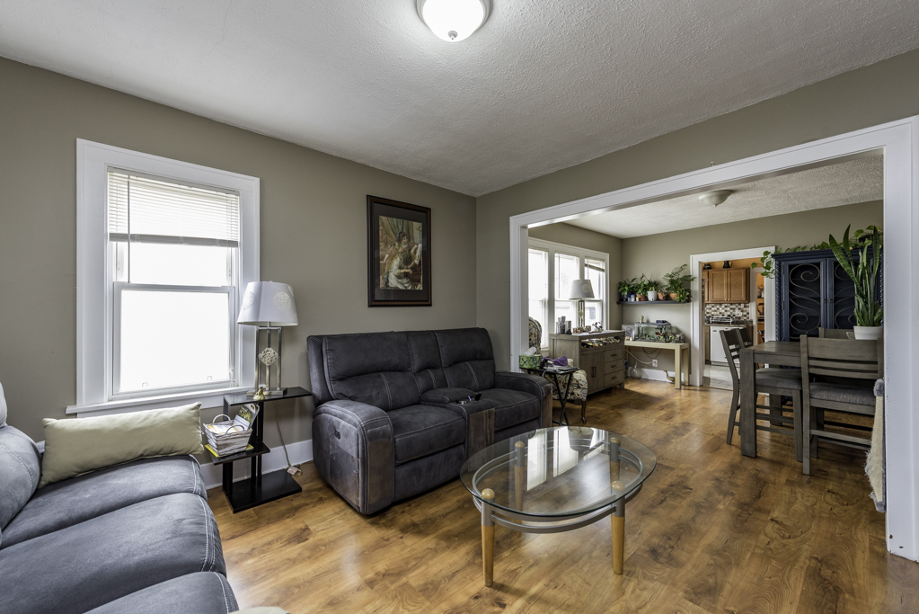 920 S Martin Luther King Jr Avenue, Waukegan, IL 60085