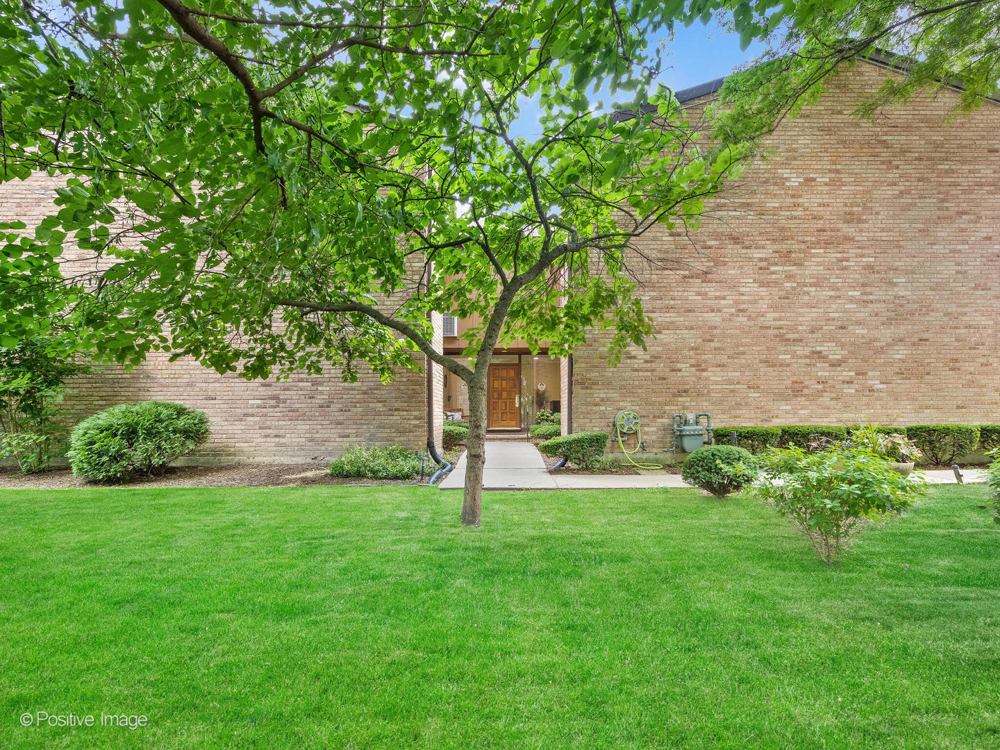 1s095 Spring Road #1D, Oakbrook Terrace, IL 60181