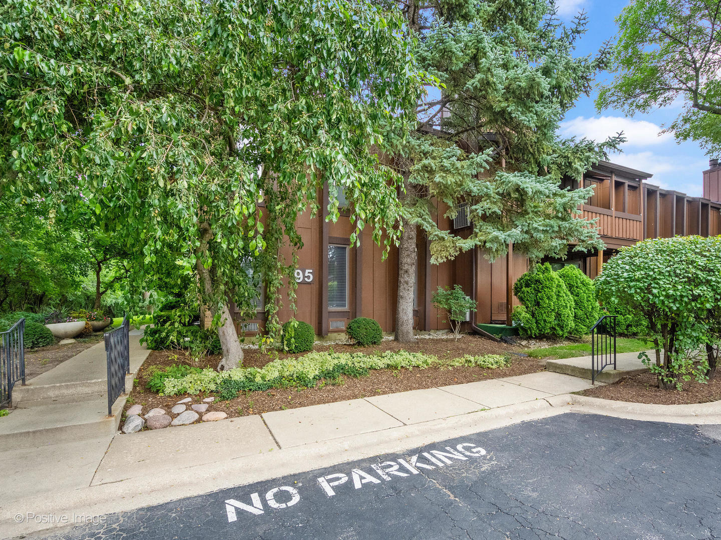 1s095 Spring Road #1D, Oakbrook Terrace, IL 60181