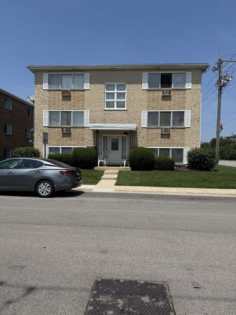 9202 Seymour Avenue, Schiller Park, IL 60176