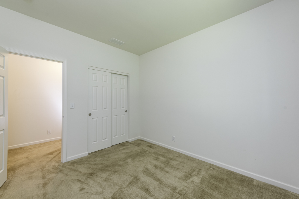 7085 Hidden Green Circle, Fox Lake, IL 60020