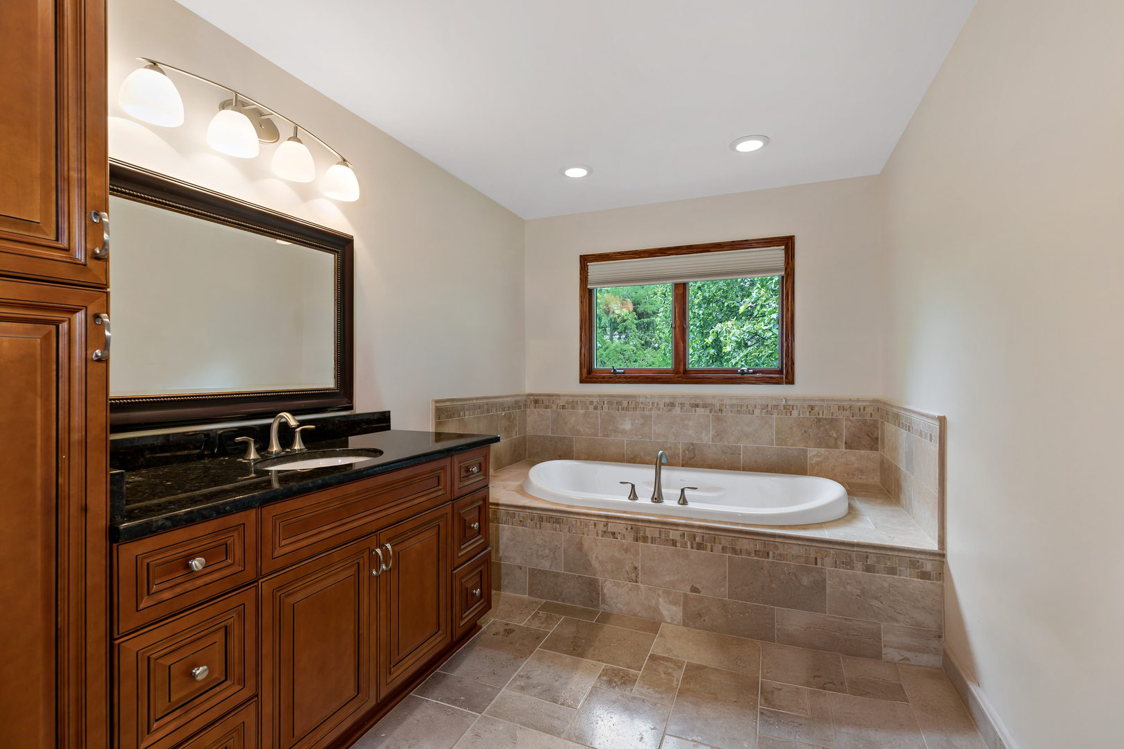 172 Hamilton Avenue, Frankfort, IL 60423