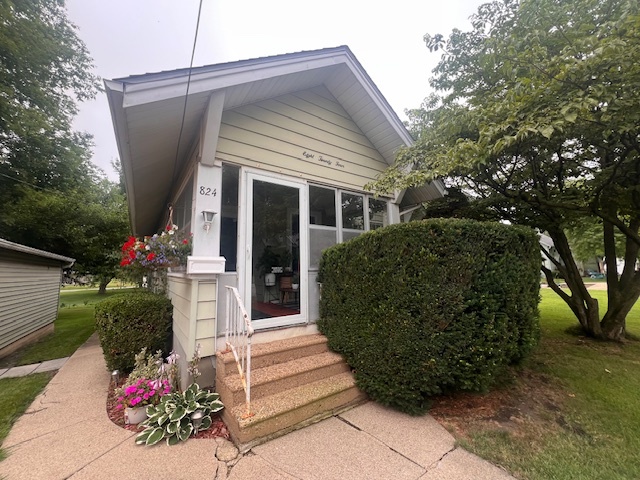 824 E Adams Street, Clinton, IL 61727