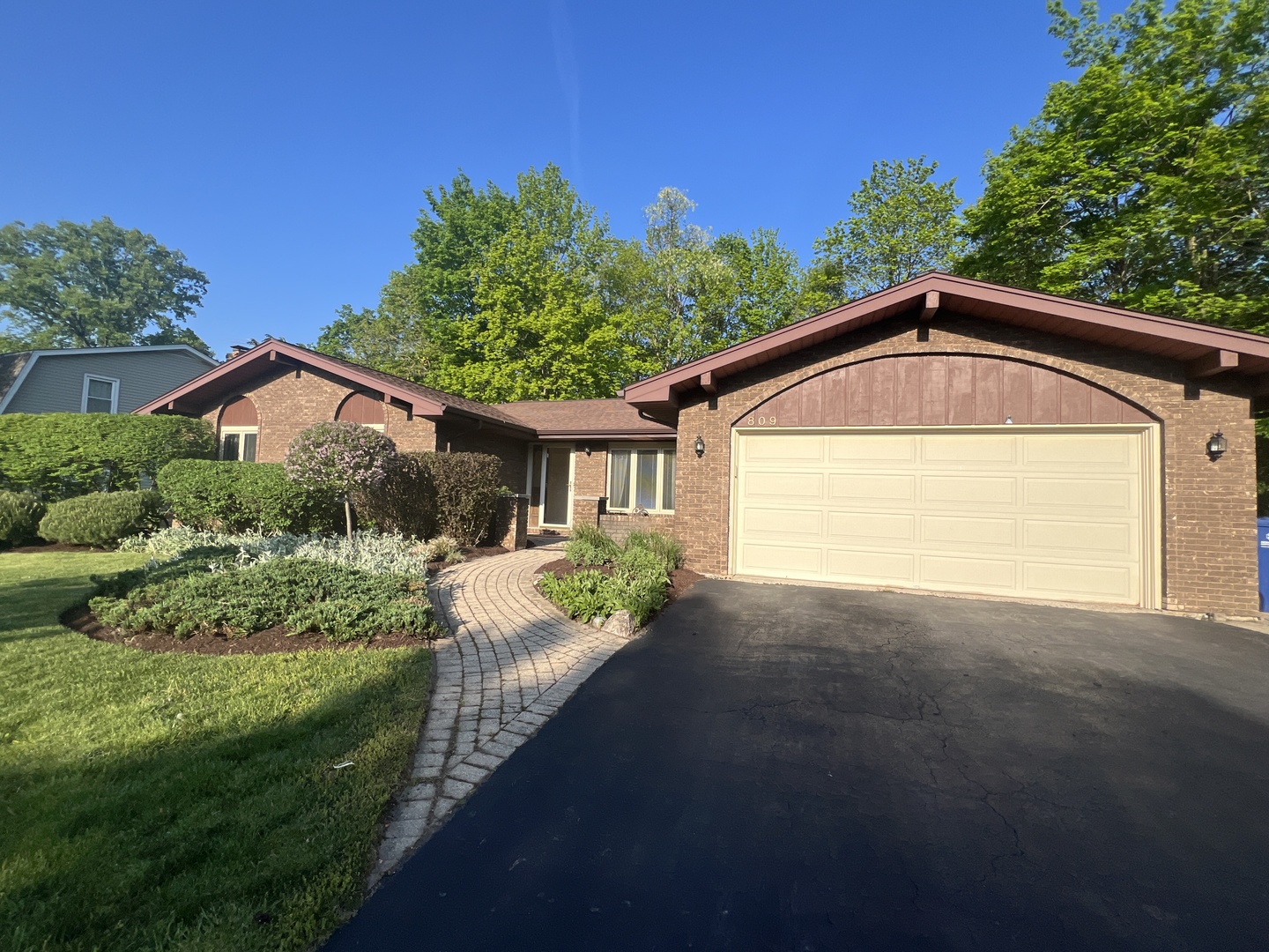809 Overlook Drive, Frankfort, IL 60423