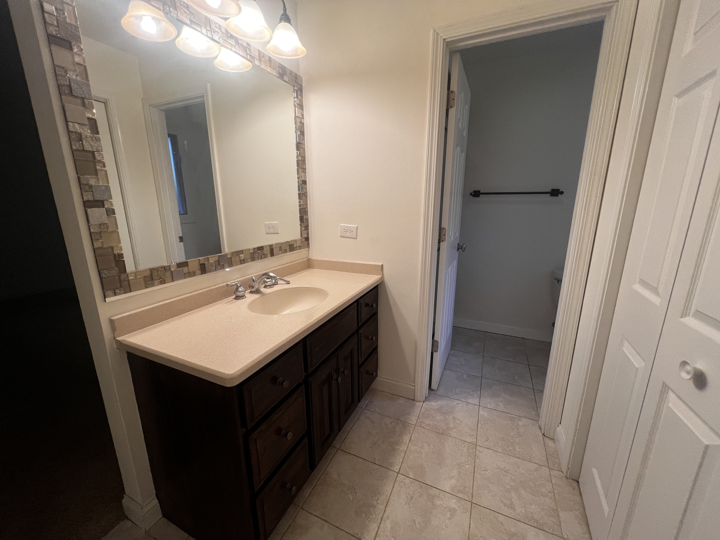 809 Overlook Drive, Frankfort, IL 60423